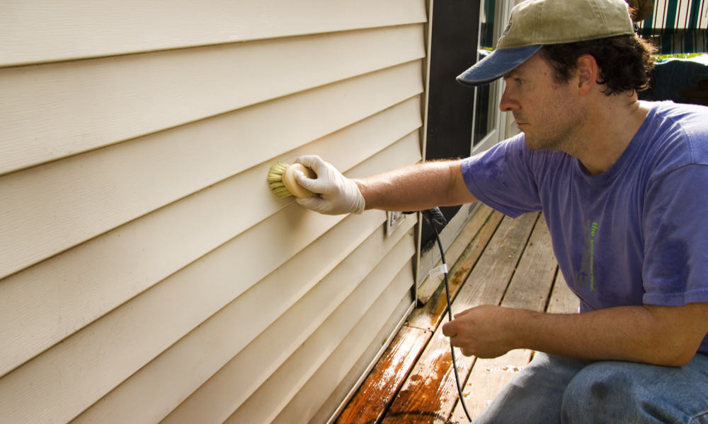 4 Easy Steps to Remove Stain From Vinyl Siding
