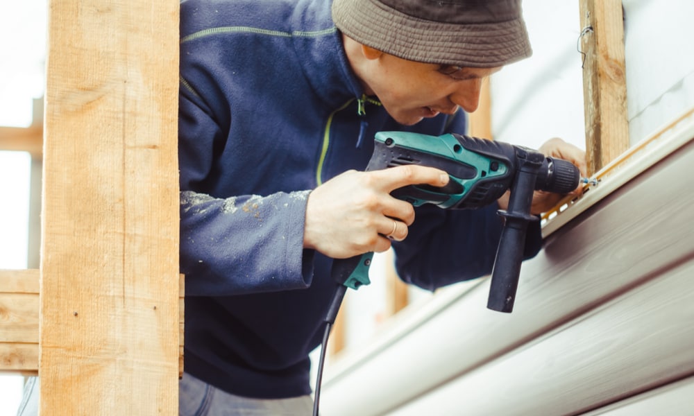 How to Repair Vinyl Siding (Hole Patching or Replacing)