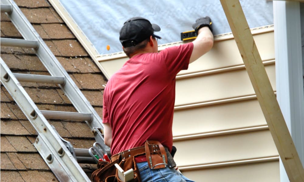 What to Consider Before Painting or Replacing Vinyl Siding