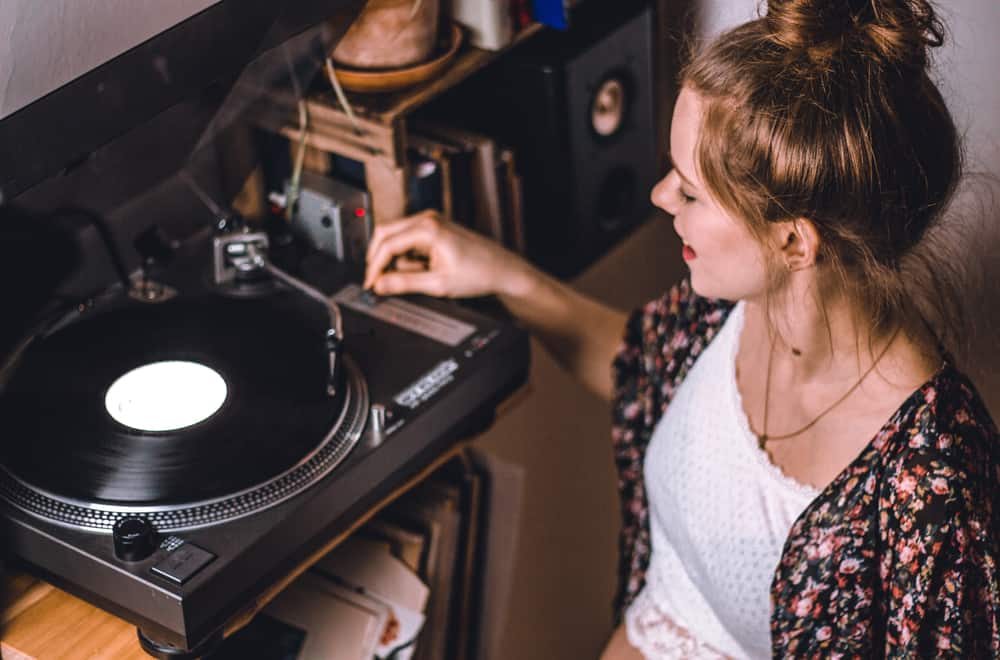 How to play vinyl records
