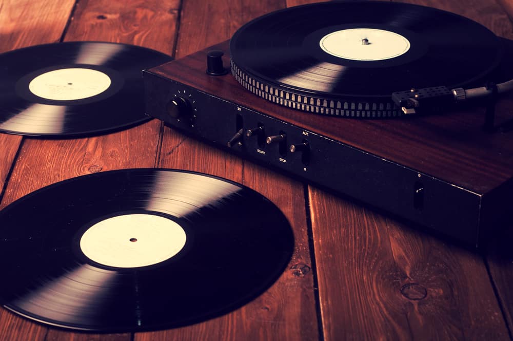 10 Main Reasons Why People Buy Vinyl Records Today