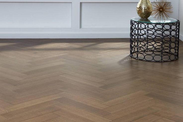 Laminate with Patterns and Wide Planks
